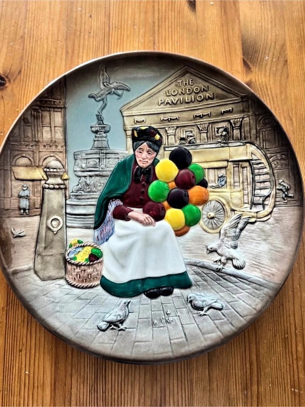 Royal Doulton The Old Balloon Seller Relief Wall Plate D6649 Ceramic Plate